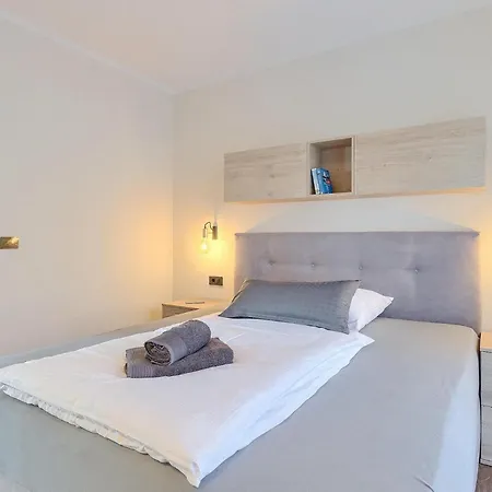Holiday home Allingas *