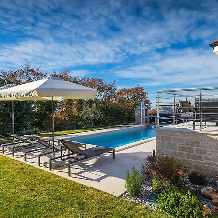 Holiday home Allingas *